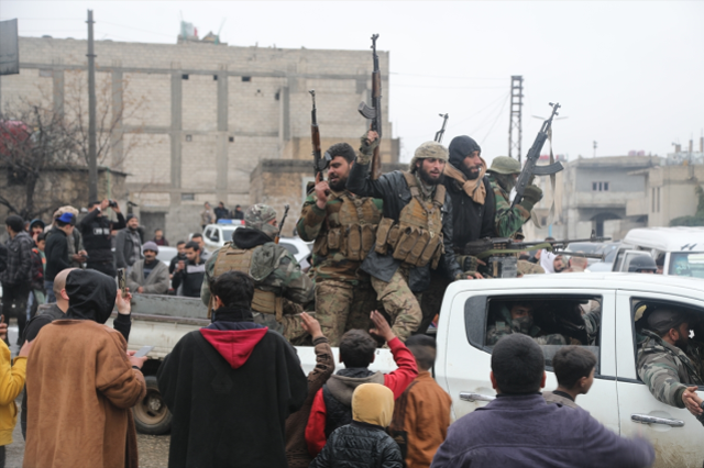 Görüntüler Rakka'dan! Cezaevlerinde tutulan kadın ve çocuklar serbest bırakıldı
