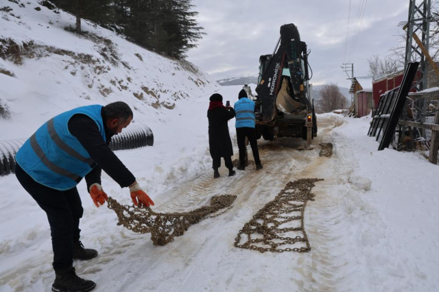 Yazın 50 dereceyi gören ilçede 1 metre kar var