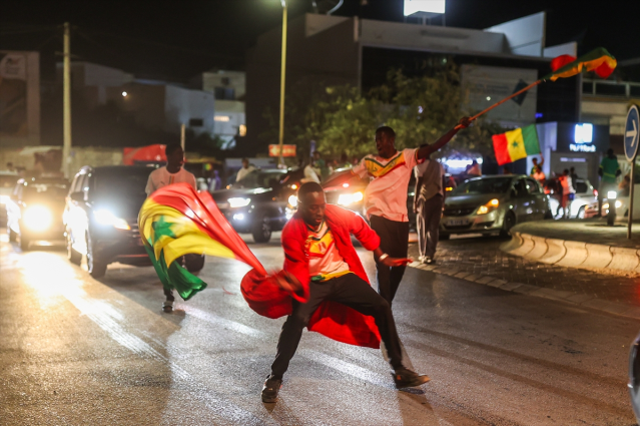 Yıllarca unutulmayacak final! Son düdükle birlikte tüm ülke sokağa döküldü