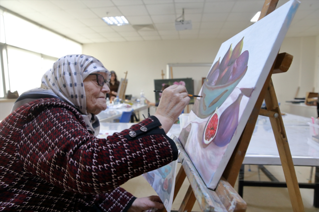 'Ayıp görülür' diye yıllarca bekledi, 81 yaşında tüm ezberleri bozdu