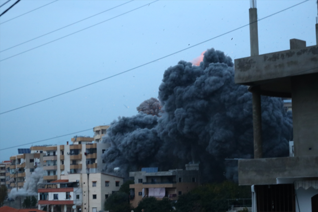 İsrail ordusu Lübnan'da saldırı tehdidinde bulunduğu 5 beldeyi hedef aldı