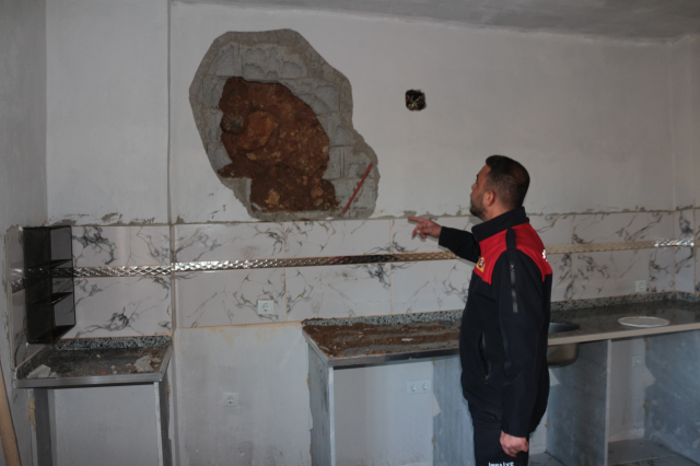 Şırnak'ta heyelan korkuttu: Dev Kayalar evin üzerine düştü, aile son anda kurtuldu