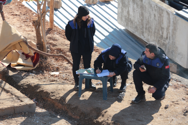 Şırnak'ta heyelan korkuttu: Dev Kayalar evin üzerine düştü, aile son anda kurtuldu