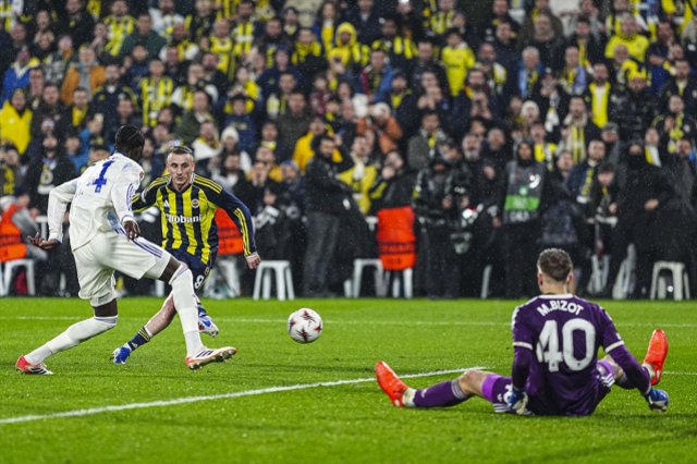 Bütün dünya Fenerbahçe-Aston Villa maçındaki olayı konuşuyor