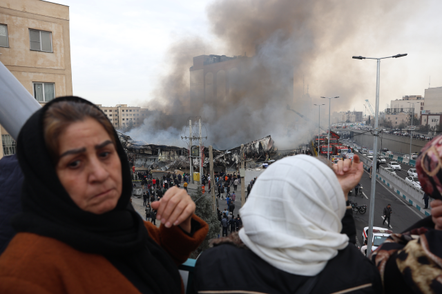 Tahran'daki bir çarşıda yangın çıktı: 200 dükkan küle döndü