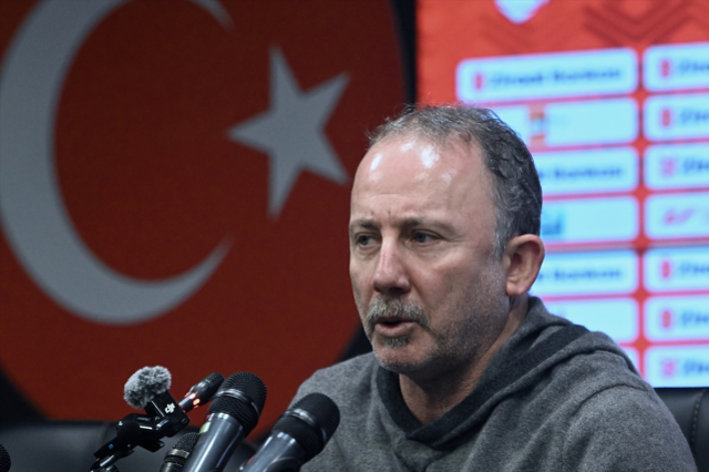 Sergen Yalçın, 'Hayırlı olsun' diyerek yeni transferi duyurdu