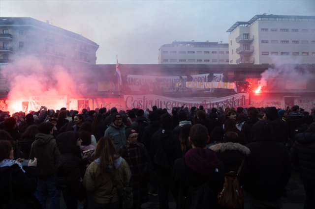 İtalya'da Milano-Cortina Kış Olimpiyat Oyunları'na karşı düzenlenen protestoda olaylar çıktı