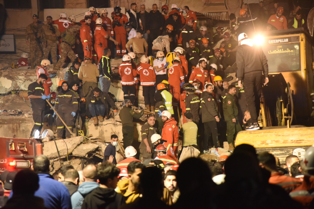 Bitişik 2 bina bir anda yıkıldı, 13 kişi feci şekilde can verdi