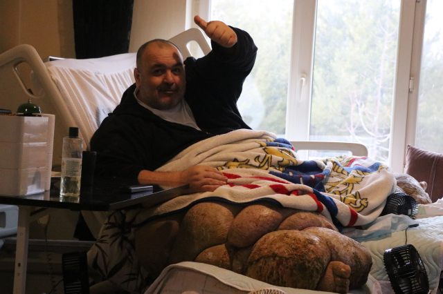 300 kilo adamı duvarı kırıp özel ekiple evden çıkardılar! Her şey 12 yıl önce başlamış