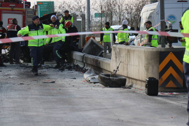 Alev topuna dönen araç gence mezar oldu! Acı haberi alan yakınları sinir krizi geçirdi