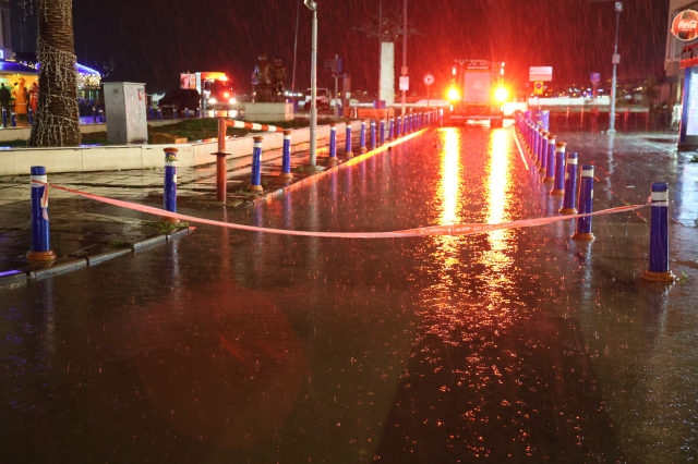 Afetin büyüklüğünü anlatan kare! 3 ilden korkutan görüntüler