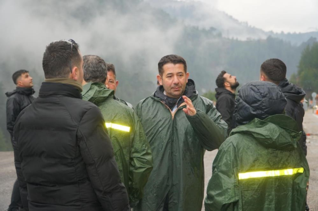 Felaketi yaşıyorlar! Okullar tatil edildi, zorunlu işi olmayan bu ilçeye gitmesin