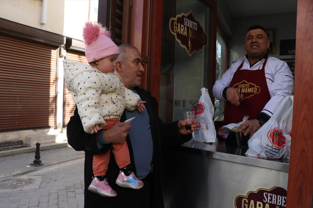 Gazianteplilerin iftar sofralarındaki vazgeçilmez içeceği: Meyan şerbeti