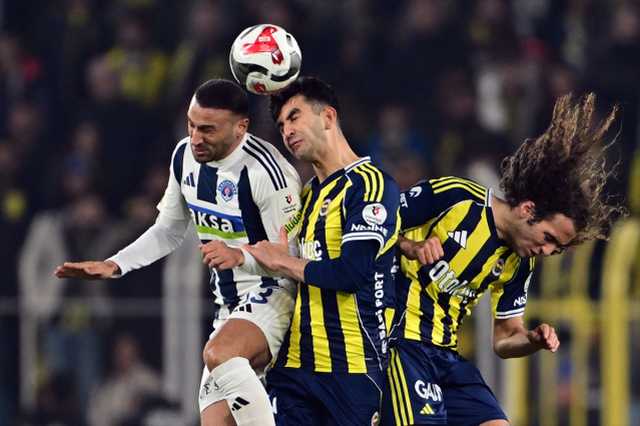 Kadıköy'de inanılmaz son! 90+5'te öne geçen Fenerbahçe, 90+11'de yıkıldı