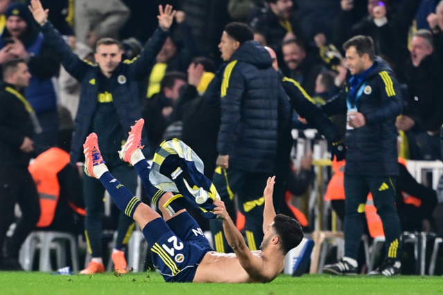 Kadıköy'de inanılmaz son! 90+5'te öne geçen Fenerbahçe, 90+11'de yıkıldı
