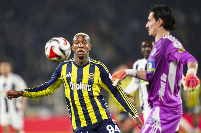 Kadıköy'de inanılmaz son! 90+5'te öne geçen Fenerbahçe, 90+11'de yıkıldı