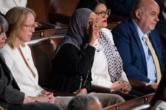 Kongre karıştı! Omar'dan Trump'a: Amerikalıları öldürdünüz, kendinizden utanmalısınız