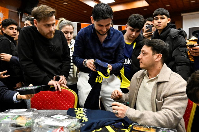 Mesut Özil'in Cumhurbaşkanı Erdoğan'dan bir isteği var