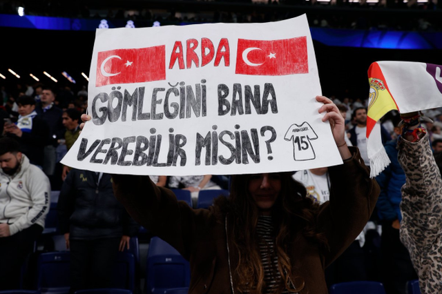 Arda Güler'e pankart açan Real Madridli taraftar, çevirinin azizliğine uğradı