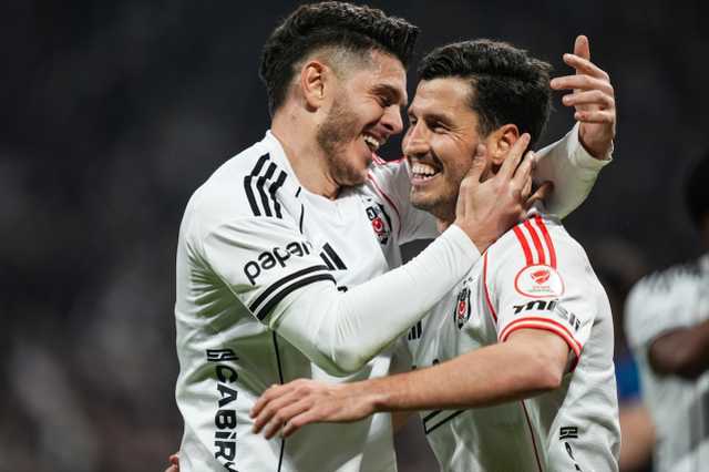 4 golle liderlik! Beşiktaş Galatasaray derbisi öncesi vitesi 5'e taktı