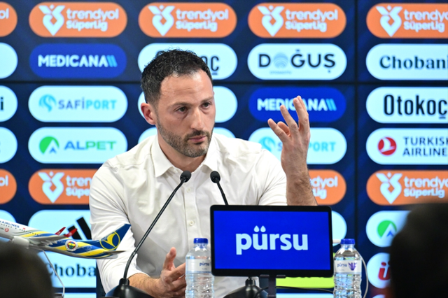 Domenico Tedesco'dan takımına öz eleştiri: Bize gol atmak çok kolay, orta yapmanız yeterli