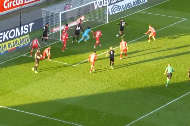 Boş kaleye gol atamadı