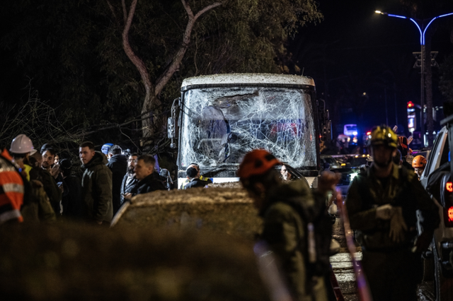İran İsrail'de 4 şehri f&uuml;ze ve İHA'larla vurdu! 200'den fazla &ouml;l&uuml; ve yaralı var
