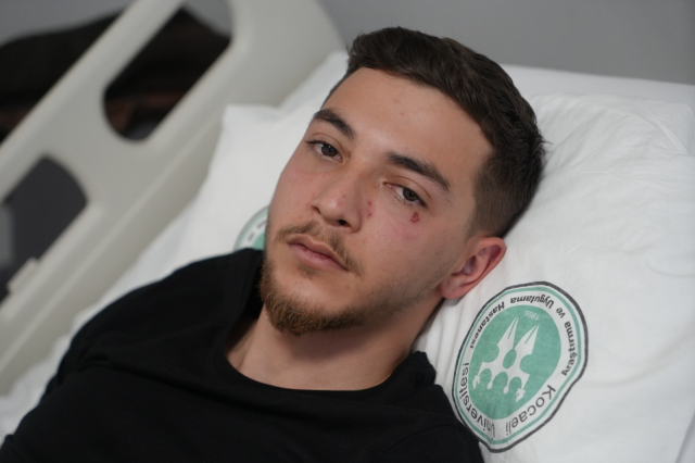 Oğlunun gözü önünde anneyi öldüresiye dövdüler: Küfür etmeyin dedik diye bu hale geldim