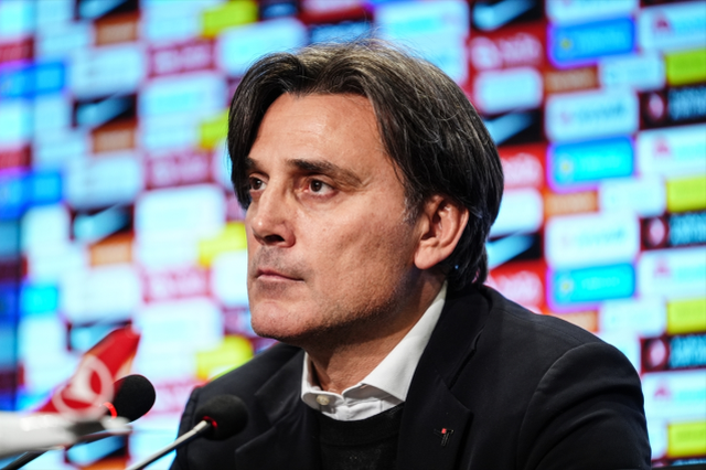 Rumenlerden provakasyon! Montella'ya basın toplantısında saygısız soru