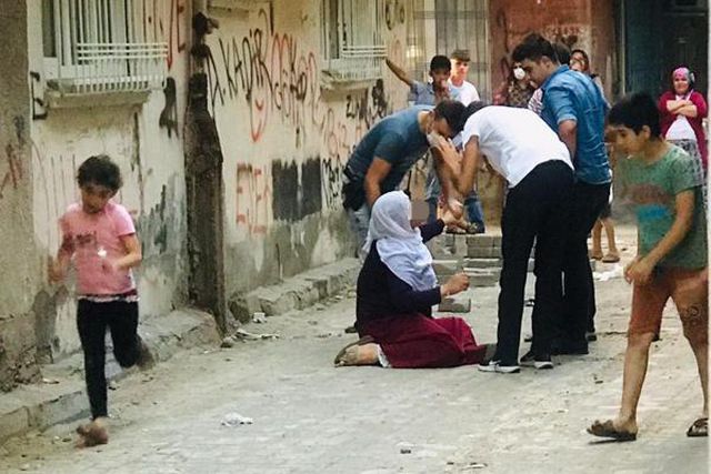 Diyarbakır'da işitme engelli baba, çocuklarına şiddet uygulayan eşini işaret diliyle polise şikayet etti