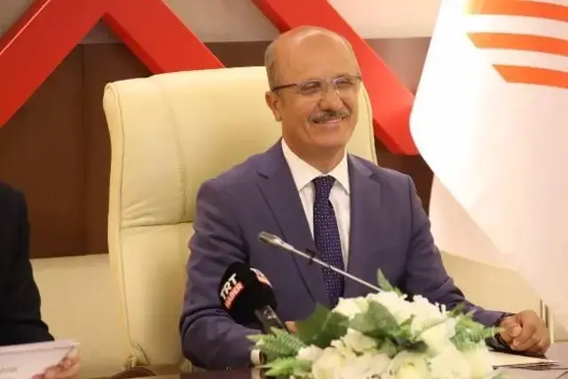 YÖK'te devir teslim töreni! Yeni başkan hızlı başladı