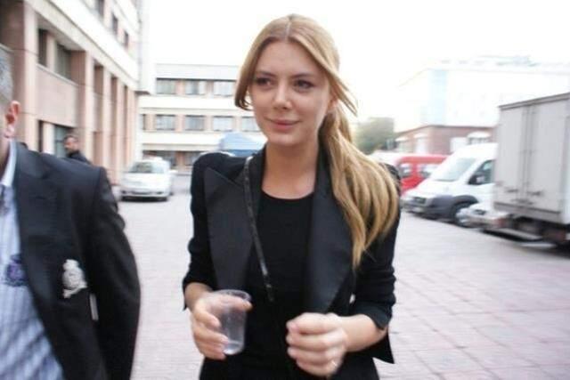 Neredeyse kimse tanımadı! Aysun Kayacı, sessiz sedasız Türkiye'ye döndü