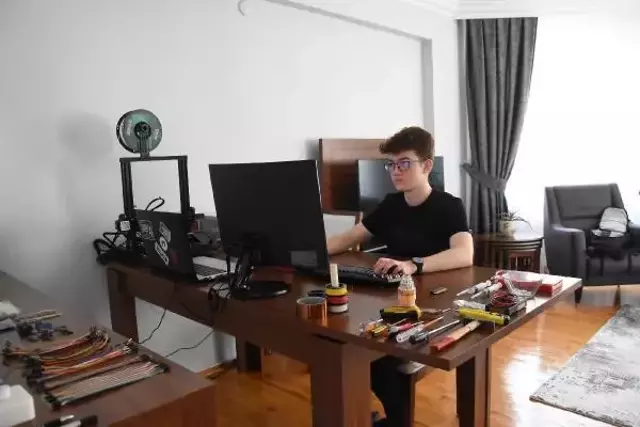 17 yaşındaki lise öğrencisi 60 bin liralık PCR cihazını 2 bin liraya üretti