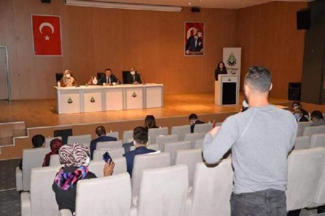 Bolu Valisi Ahmet Ümit'ten kentteki göçmenlere uyarı: Kadınlara karşı sabit bakışlardan uzak durun