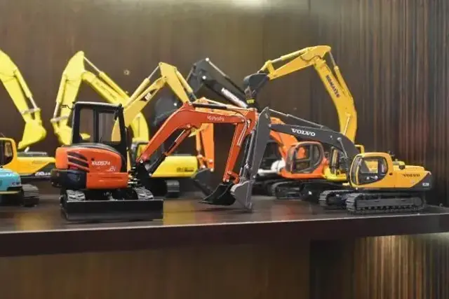 İş makinelerinin maketlerini koleksiyon yapan emekli vatandaş: Herkese tavsiye etmem çünkü pahalı