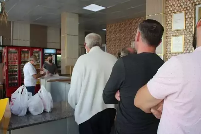 150 yıl önce bir gurbetçi tarafından kente getirildi! Almak için metrelerce kuyruğa giriyorlar