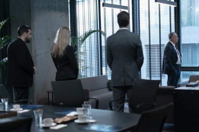 Camdaki Kız'ın 18. bölüm ön izlemesi yayınlandı! Mirastan men edilen Sedat, babasının düşmanıyla işbirliği yapıyor