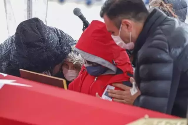 Şehit Binbaşı Mete Yıldırım gözyaşlarıyla toprağa verildi