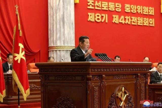 İsrafı seven Kuzey Kore lideri Kim Jong-un bir deri bir kemik kaldı: Halkım için yemiyorum