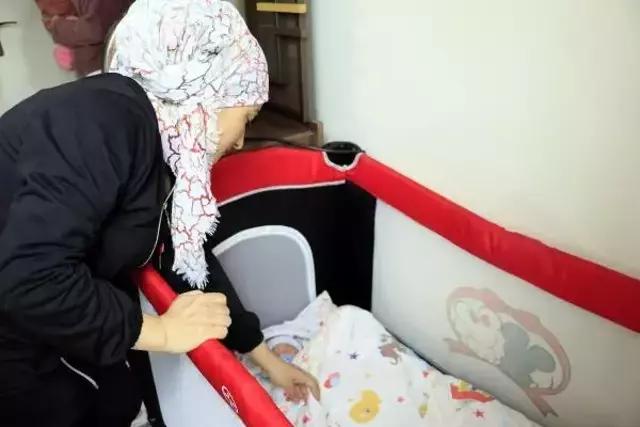 YENİ DOĞAN BEBEĞİNE VİKİNG KRALI RAGNAR'IN İSMİNİ VERDİ