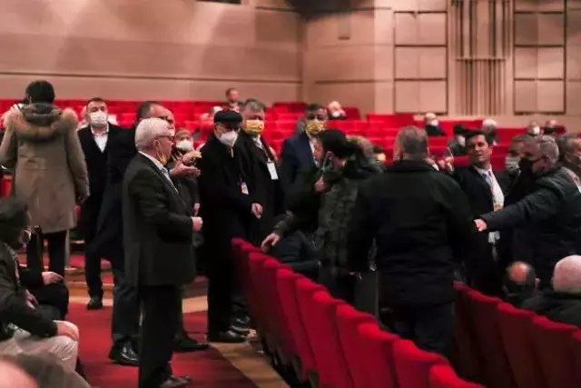 Yumrukların konuştuğu taksiciler kongresinde salon buz kesti! Kürsüye idam ipi attılar