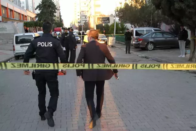 Rüzgarın etkisiyle çatıdan düşen 10 kiloluk taş, yoldan geçen kadının başına düştü