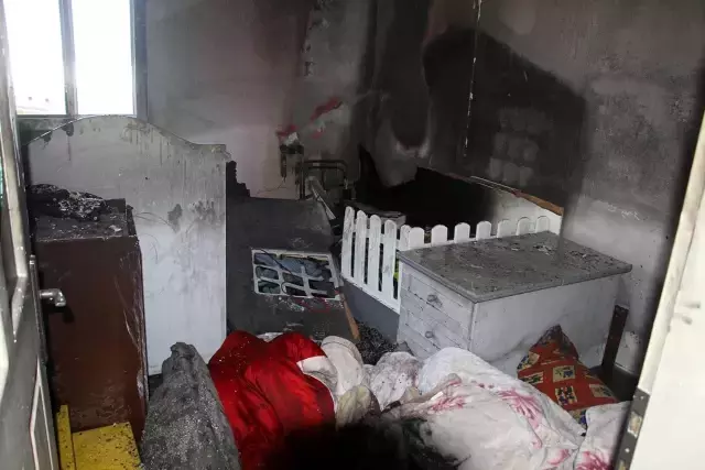 3 yaşındaki ikizler yangında öldü