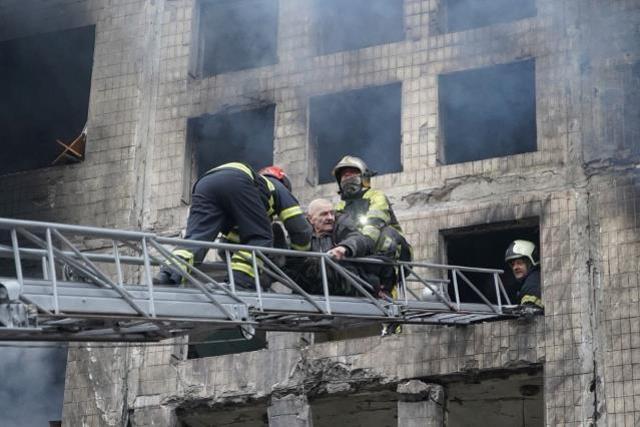 Savaşın 19. gününde başkent Kiev'e 2 ağır darbe! Can kayıpları var, bölge enkaz halde