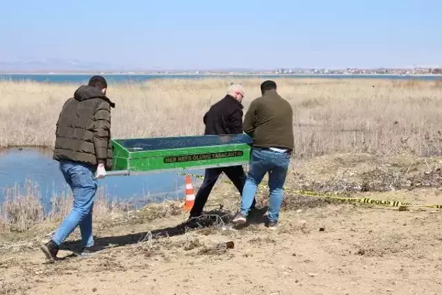 Kayıp olarak aranan adam yanı başında siyanürle göl kenarında ölü bulundu
