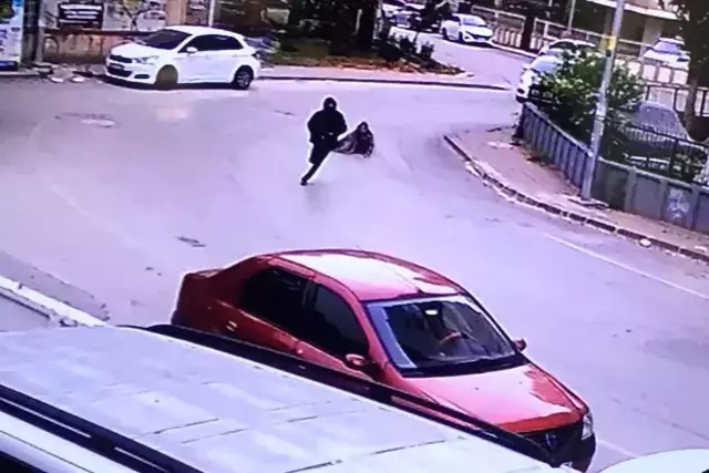 Son dakika haberleri! Kapkaççı dehşeti kamerada