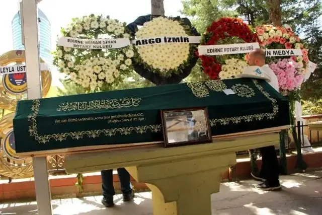 Rapçi Berk Bayındır son yolculuğuna uğurlandı