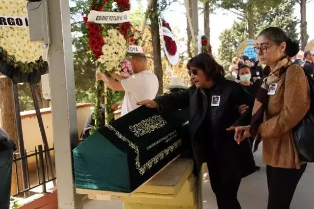 Rapçi Berk Bayındır son yolculuğuna uğurlandı