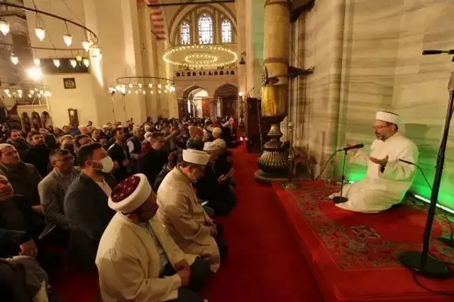 Ali Erbaş'tan Süleymaniye Camii'nde İngilizce hutbe! Dünyaya barış mesajı verdi