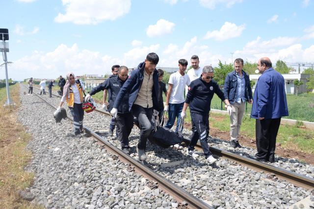 DİYARBAKIR'DA RAY ÜZERİNDE BAŞI GÖVDESİNDEN AYRILMIŞ ERKEK CESEDİ BULUNDU